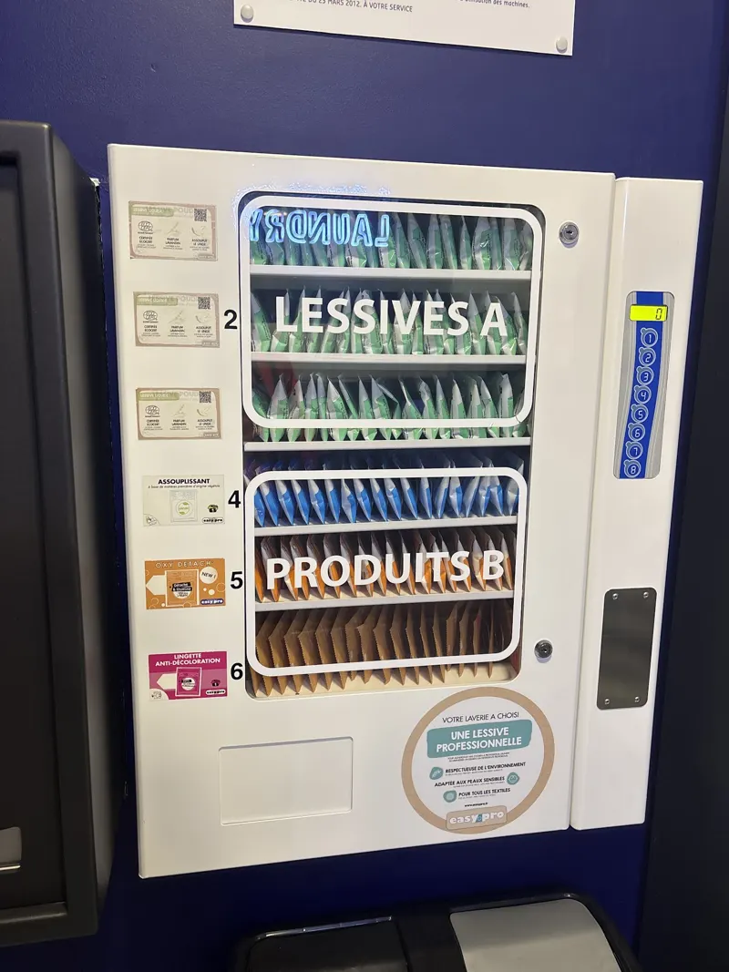 Distributeur de lessives et produits